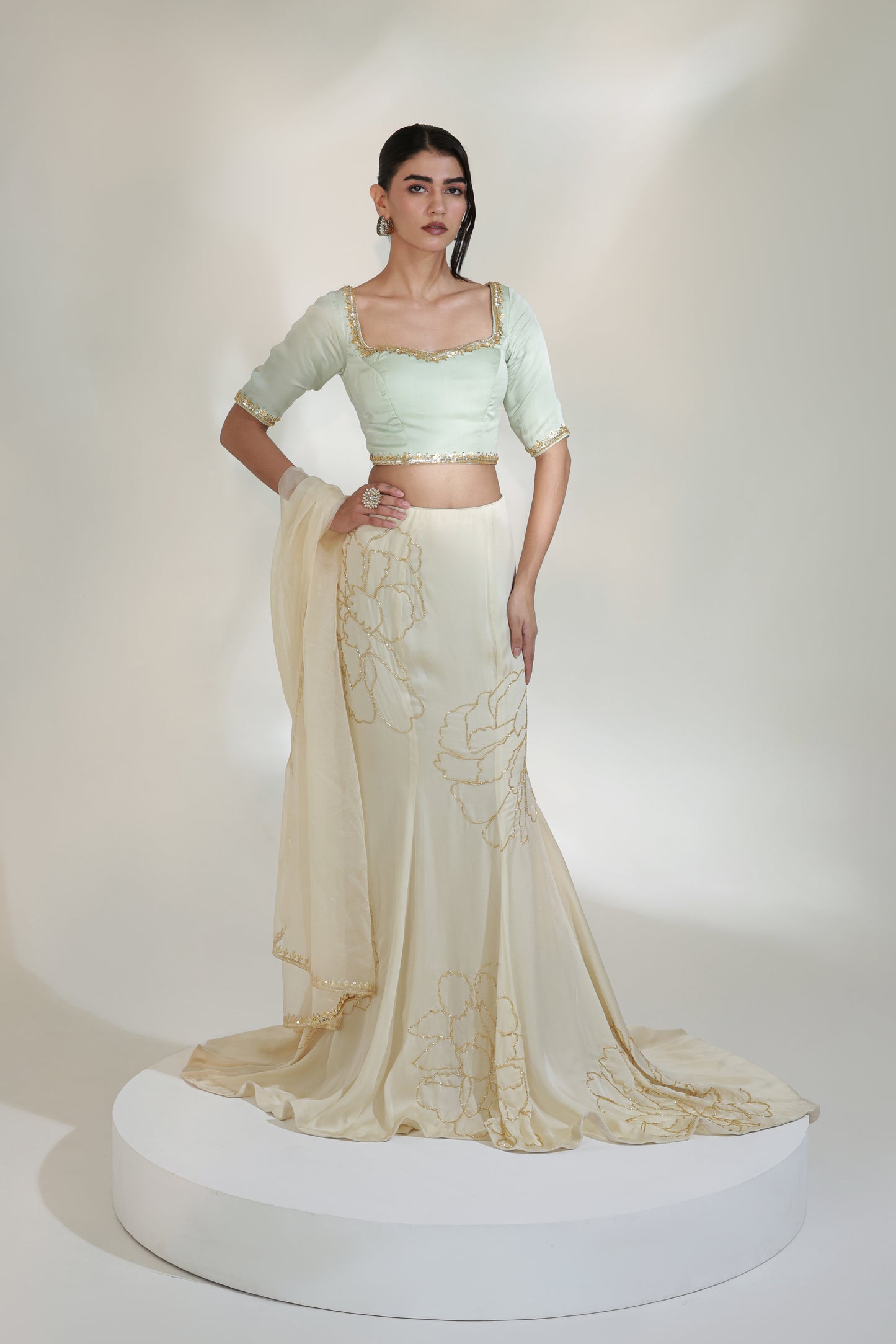 SPOTLIGHT SKIRT SET