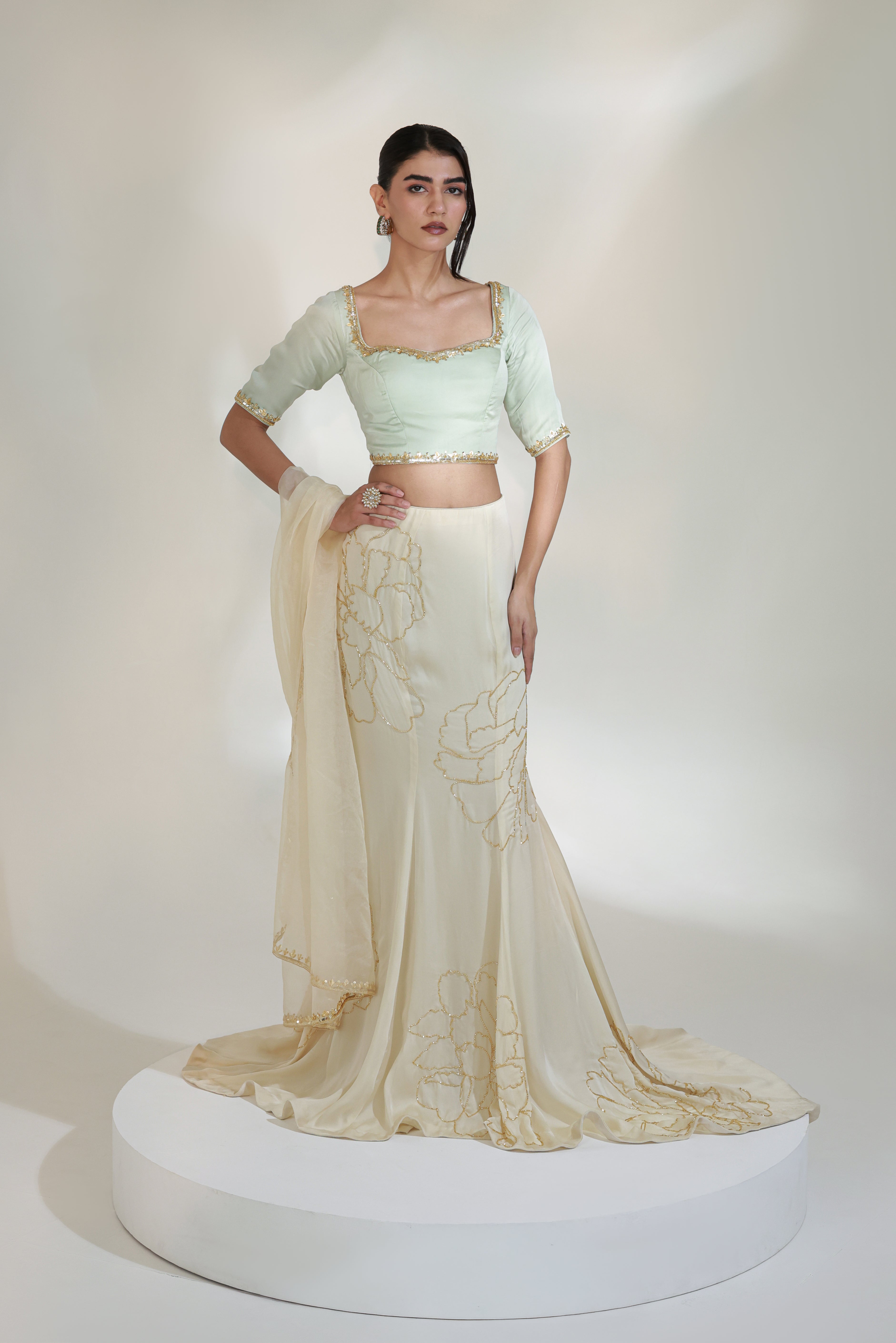 SPOTLIGHT SKIRT SET