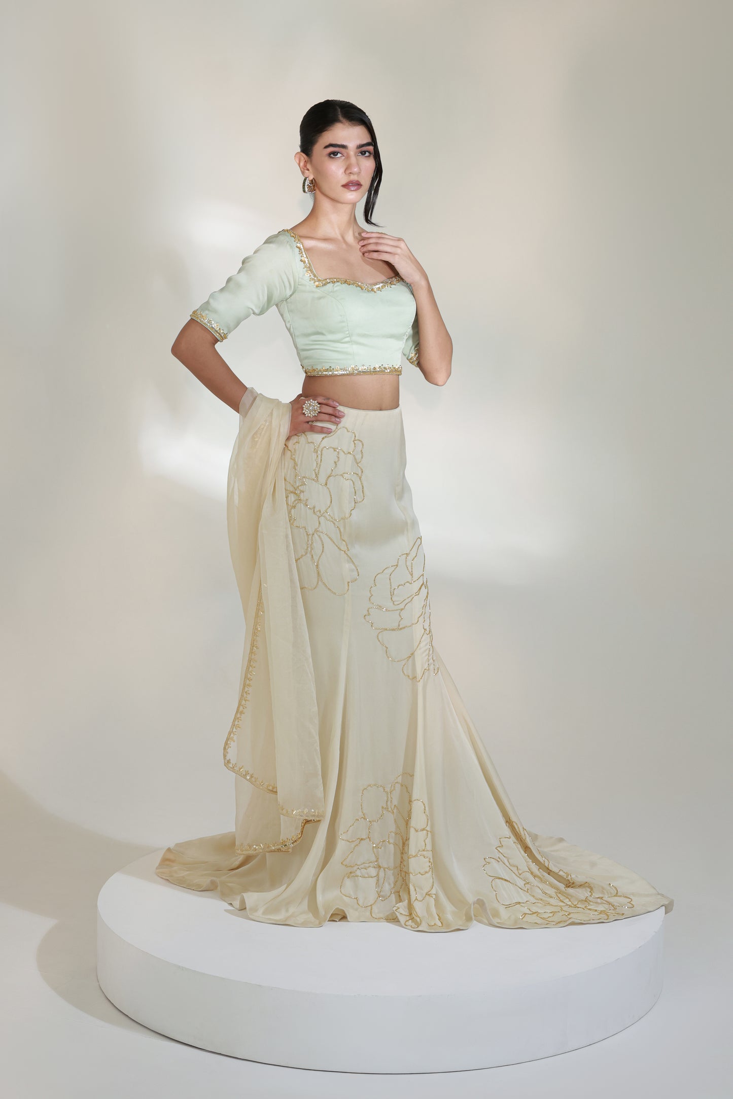 SPOTLIGHT SKIRT SET