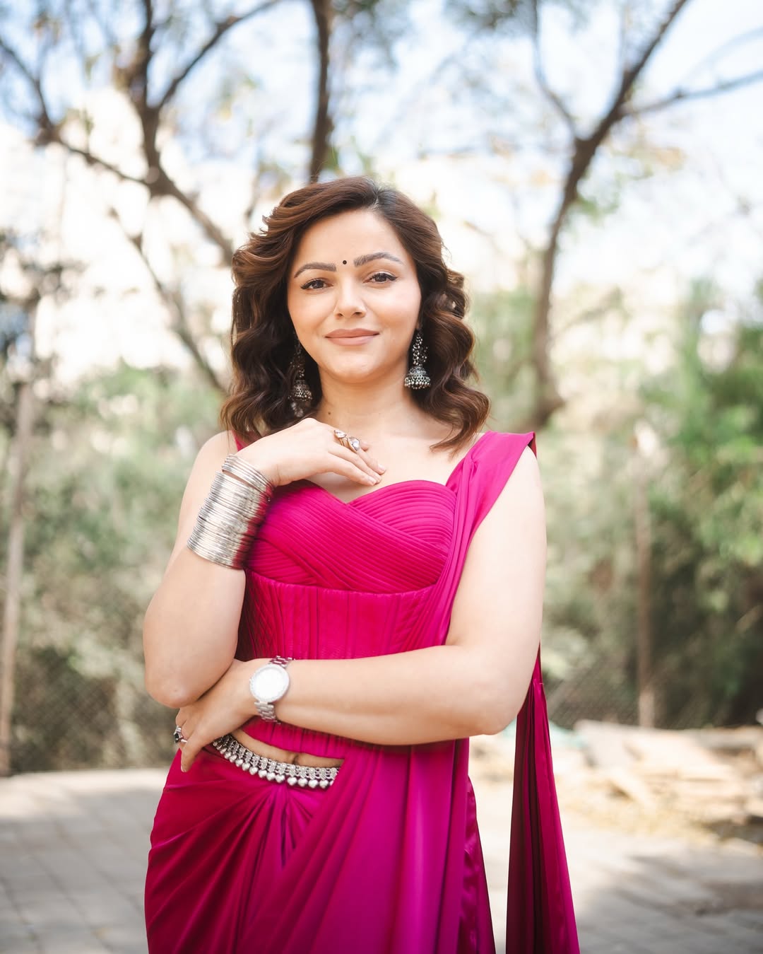 RUBINA DILAIK IN GOLABI
