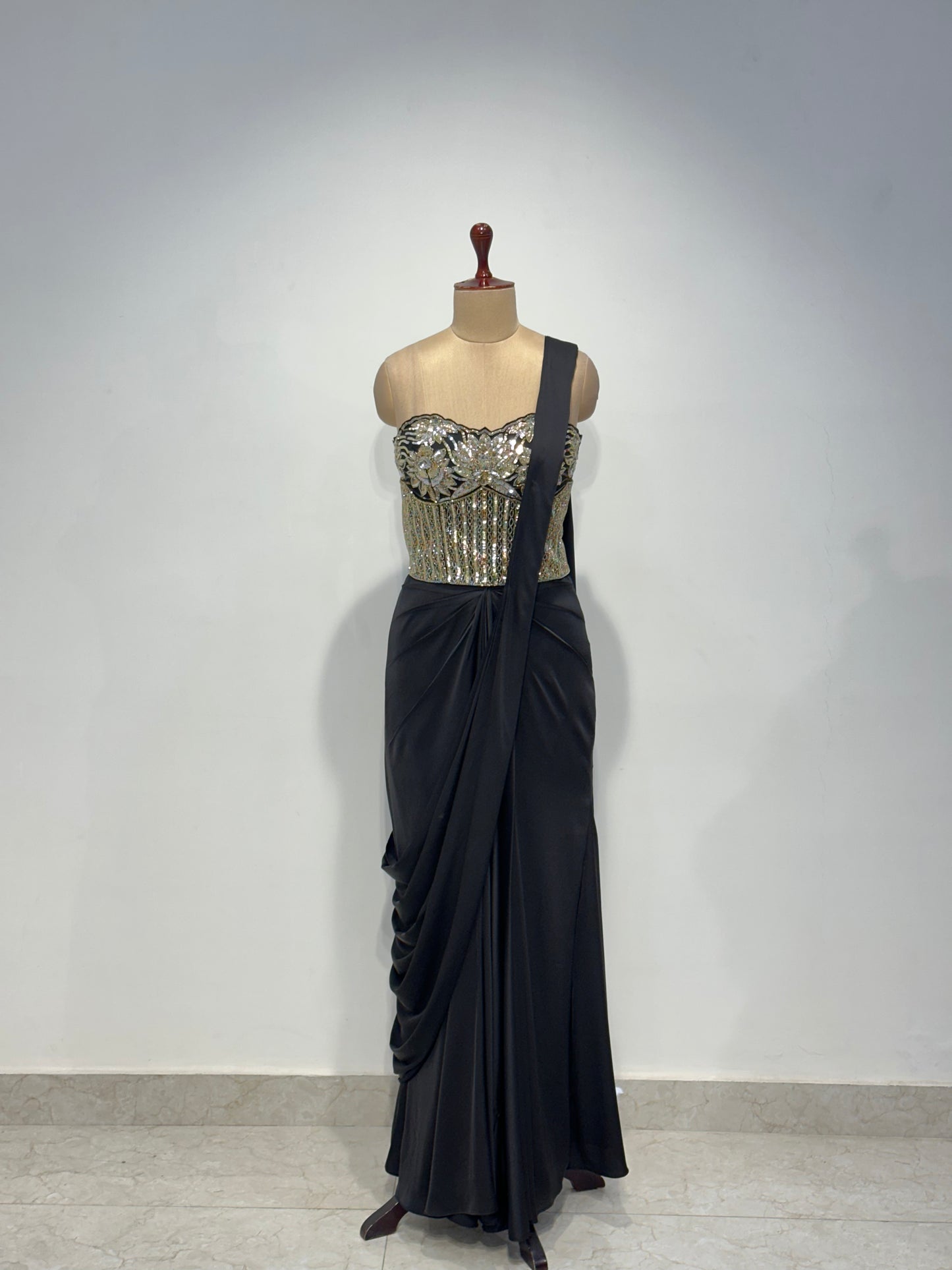 BLACK EMBROIDERED CORSET SAREE